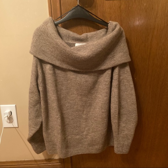 Off The Shoulder Sweater - Picture 2 of 2